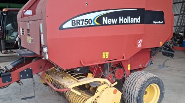 BR750 Round Baler
